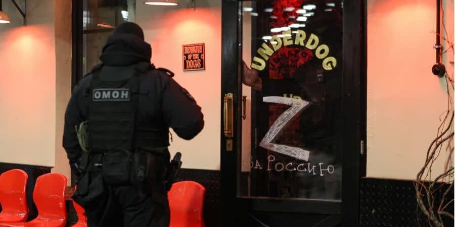 In Moscow, law enforcement officers broke into bars suspected of financing the Armed Forces of Ukraine