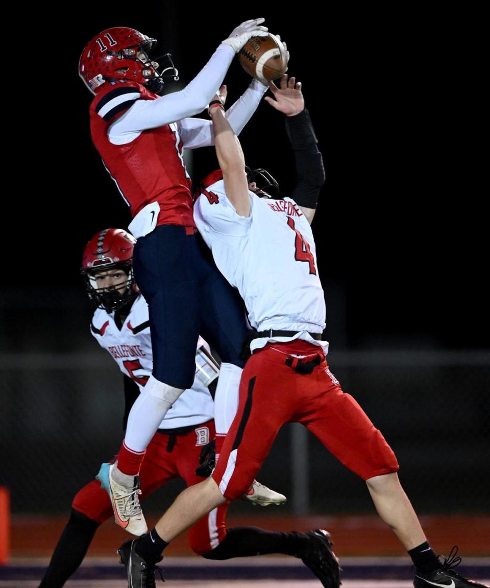Juniata’s Jasper Shepps makes the catch over Bellefonte’s Aden Howell in the District 6 4A championship game on Friday, Nov. 3, 2023.