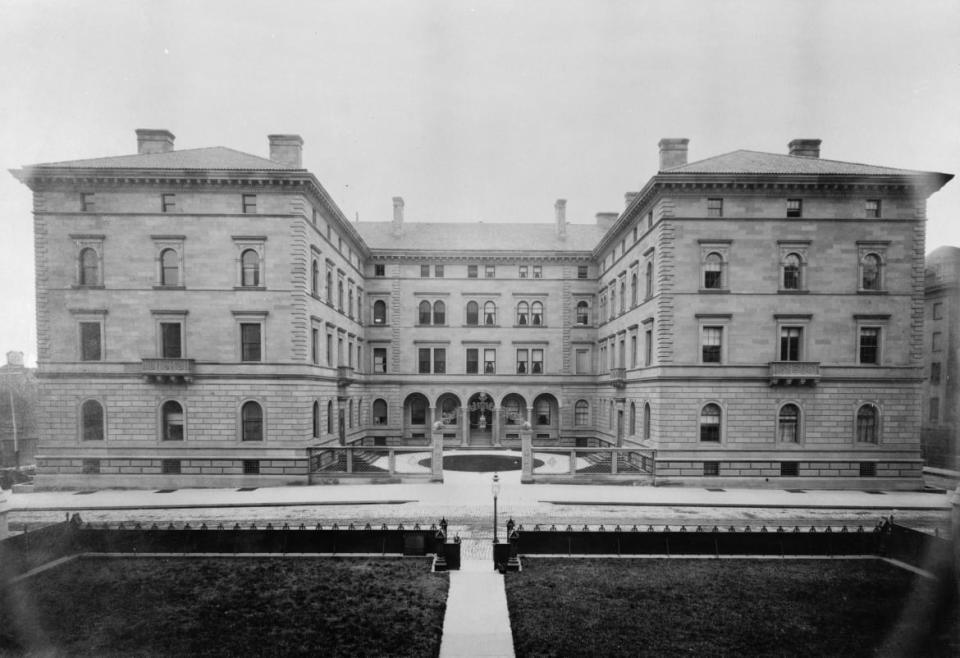 <div class="inline-image__caption"><p>The Villard Houses, 451-457 Madison Avenue & 24 East Fifty-first Street, New York County, NY.</p></div> <div class="inline-image__credit">Library of Congress</div>