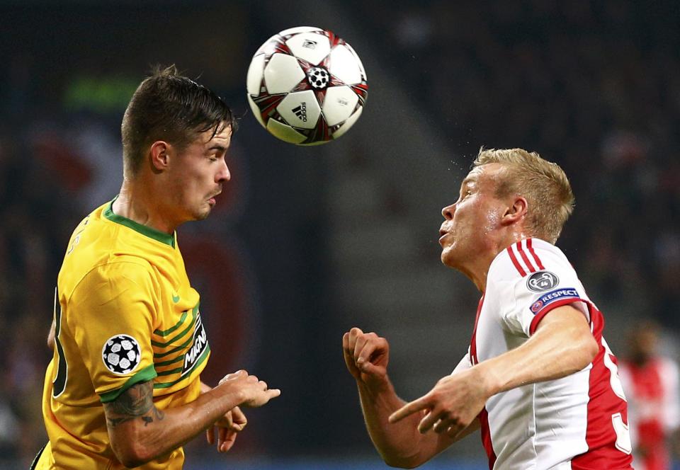 Celtic's Mikael Lustig and Ajax Amsterdam's Kolbeinn Sigthorsson head the ball during their Champions League soccer match at Amsterdam Arena November 6, 2013. REUTERS/Michael Kooren (NETHERLANDS - Tags: SPORT SOCCER)