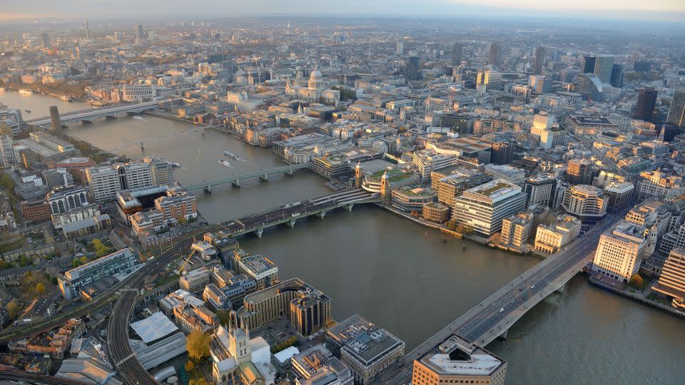 You'll get prime views of the river Thames on this route into London Heathrow. - Frédéric Soltan/Corbis/Getty Images