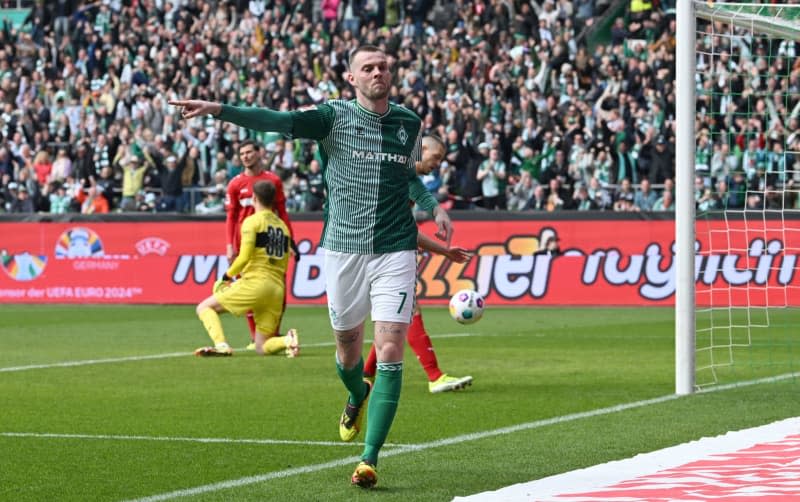 Werder's Marvin Ducksch celebrates scoring his side's second goal during German Bundesliga soccer match between Werder Bremen and VfB Stuttgart at the wohninvest Weserstadion. Carmen Jaspersen/dpa