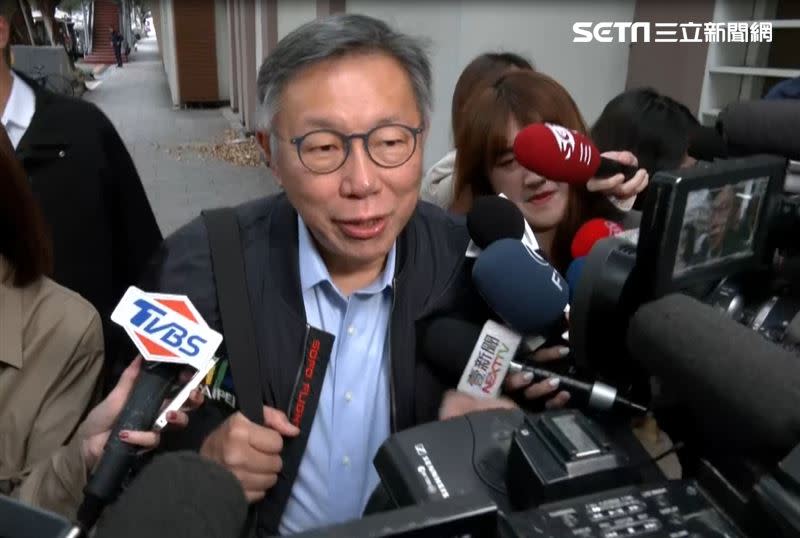 柯文哲嗆「這種滿嘴謊言的政黨，那我真的受不了，下午就去告他們」。