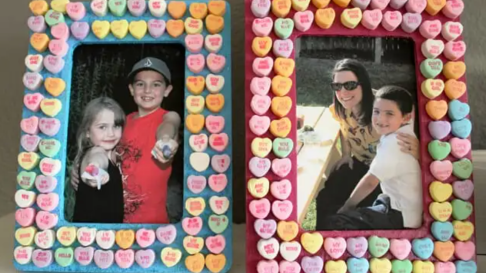 Valentine's Day crafts for kids: Candy heart frames