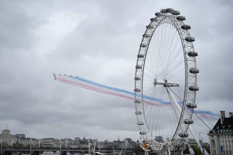 La Royal Air Force vuelan sobre Londres durante la ceremonia de coronación del rey Carlos III