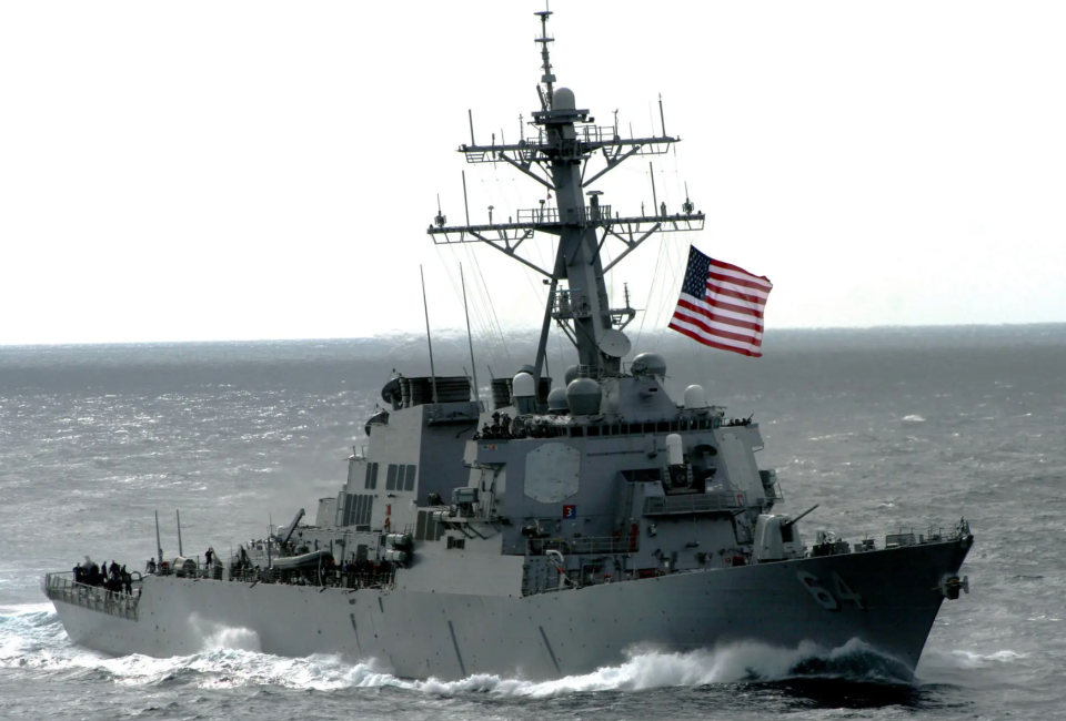 USS <em>Carney</em> underway. <em>U.S. Navy photo by Journalist Seaman Apprentice Charles A. Ordoqui</em>