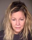 Heather Locklear kämpft seit Jahren mit Suchtproblemen und landete 2018 einmal mehr vor dem Haftrichter: Der Ex-"Melrose Place"-Star wurde wegen des Verdachts auf häusliche Gewalt und eines Angriffs auf Polizeibeamten festgenommen, musste letztlich aber "nur" zu einem einmonatigen Aufenthalt in einer psychiatrischen Klinik verurteilt. (Bild: Ventura County Sheriffs Office via Getty Images)