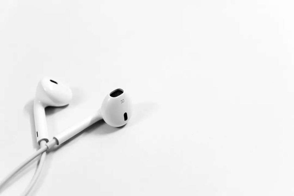 一個EarPods 的模具，蘋果用了多年｜Unsplash