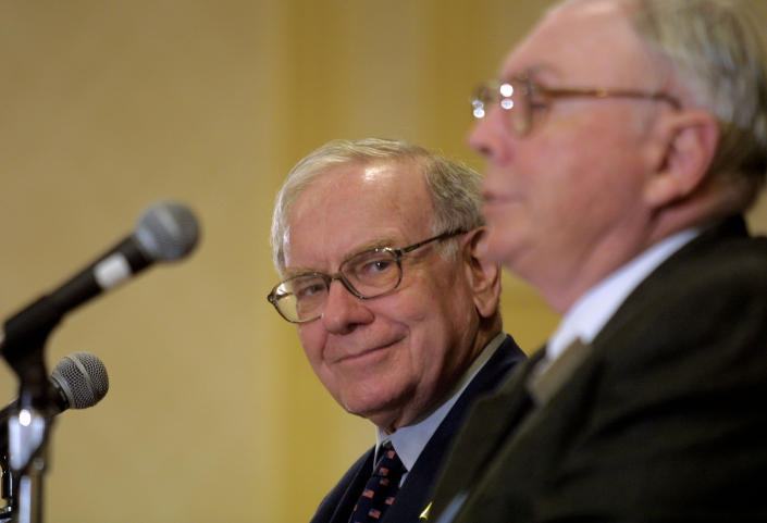 Warren Buffett (L) and Berkshire-Hathaway partner Charlie Munger address members of the press May 5, 2002 in Omaha, Nebraska. (Photo by Eric Francis/Getty Images)