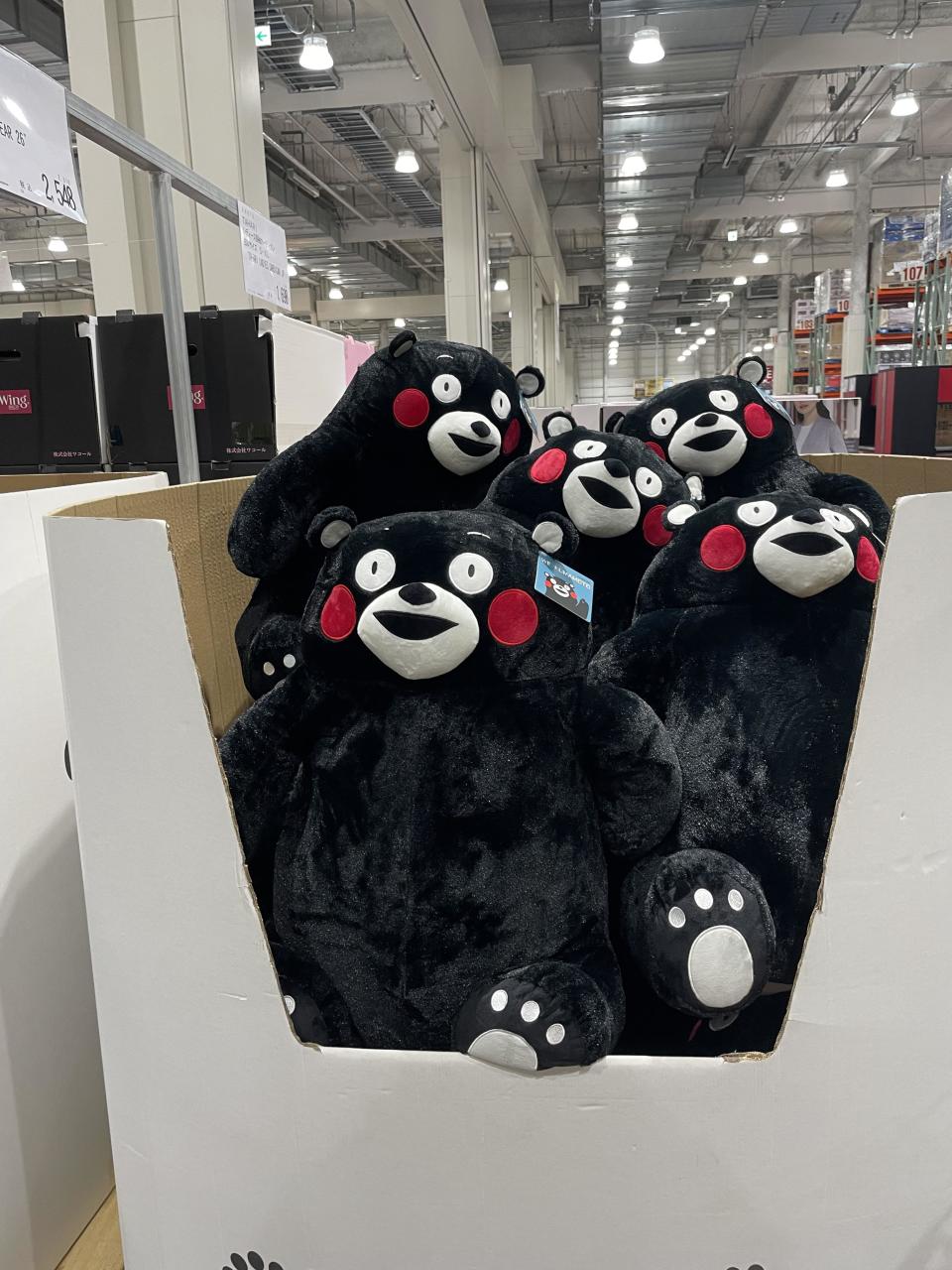 熊本熊採取「零授權費」策略，令商品暢銷全國。
（圖：kumamonjpfun@twitter）
