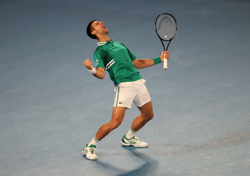 El serbio Novak Djokovic celebra tras ganar su partido de tercera ronda contra el estadounidense Taylor Fritz.