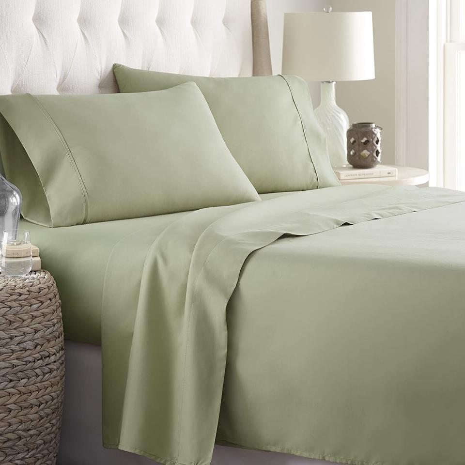 9) Hotel Luxury Bed Sheets Set