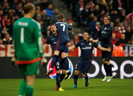 Britain Football Soccer - Bayern Munich v Atletico Madrid - UEFA Champions League Semi Final Second Leg - Allianz Arena, Munich - 3/5/16 Antoine Griezmann celebrates scoring the first goal for Atletico Madrid with Gabi, Koke and Fernando Torres Reuters / Michaela Rehle Livepic