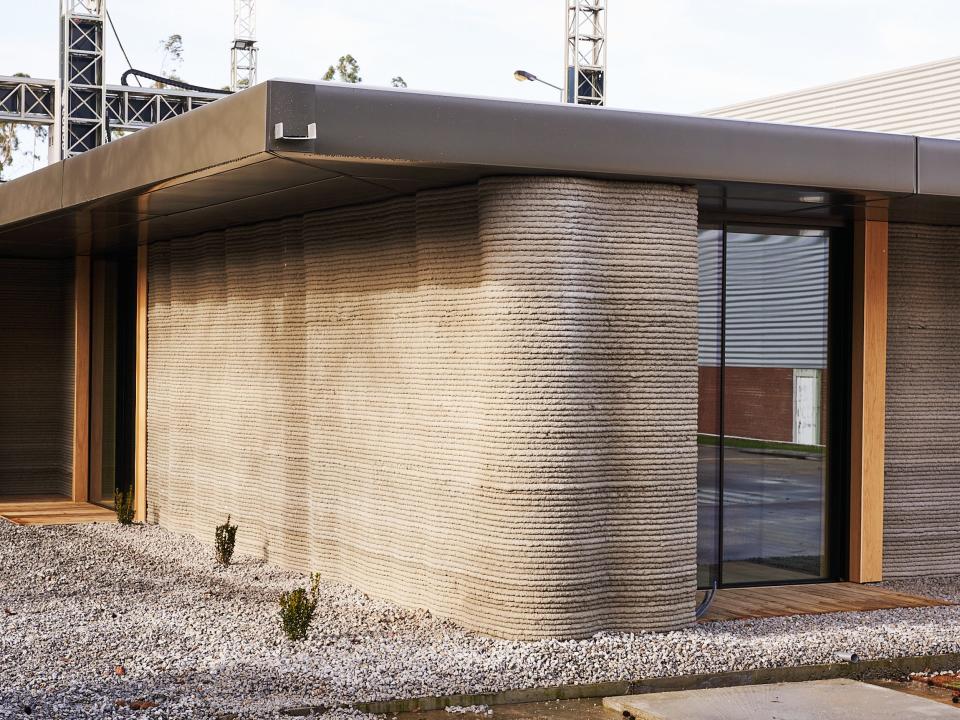 Das portugiesische 3D-Druck-Bauunternehmen Havelar hat das erste gedruckte Haus in Portugal gebaut. - Copyright: COBOD International and Havelar