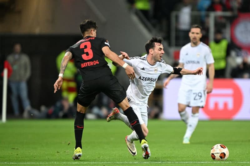 Leverkusen's Piero Hincapie (L) and Agdam's Matheus Silva battle for the ball during the UEFA Europa League Round of 16, second leg soccer match between Bayer Leverkusen and FK Karabakh Agdam at the BayArena. Federico Gambarini/dpa