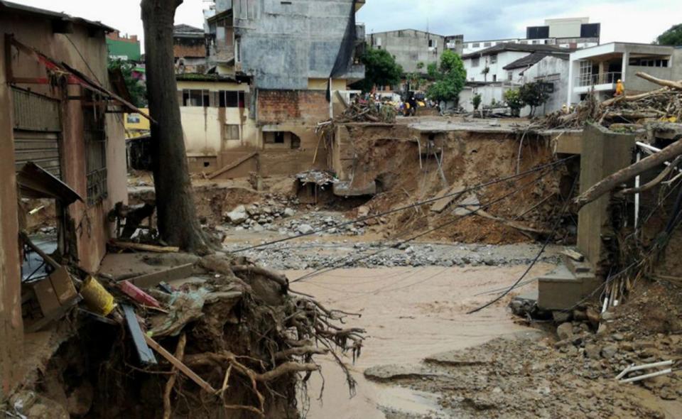 Colombia intensifica la búsqueda de víctimas por una avalancha