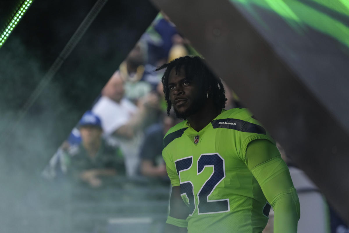 Seahawks OLB Darrell Taylor will not return vs. Giants with hip injury