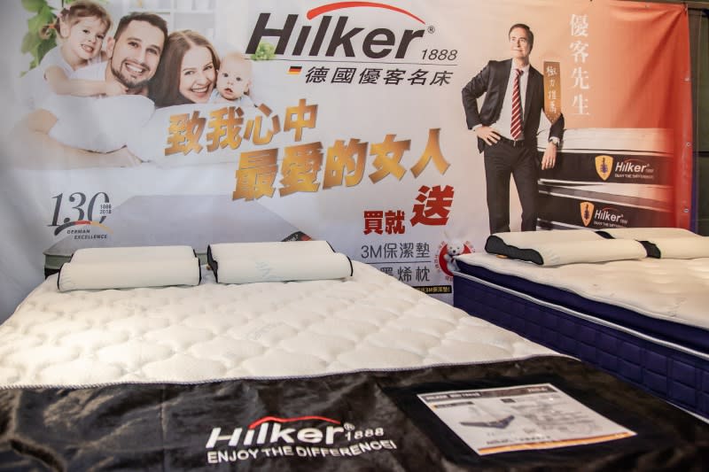記者會上展示的四張床墊，AirFlow 零度泡眠床、130年經典紀念床、GH520、GH雷奧。(圖/品牌提供)