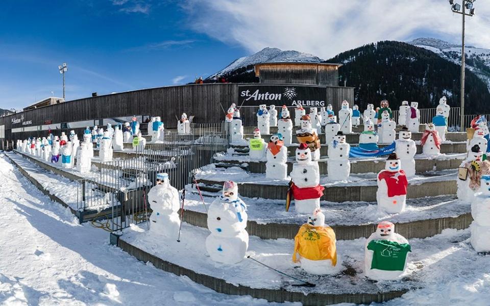 All proceeds from the sponsored snowmen will go to charity - TVB St. Anton am Arlberg / Patrick Bätz