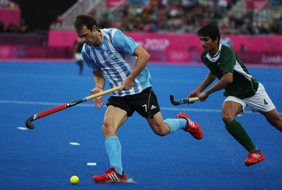 LONDON, ENGLAND - AUGUST 01: Facundo Callioni of Argentina and (junior) Muhammad Rizwan of Pakistan challenge for the ball during the Men's preliminary Hockey match between Argentina and Pakistan on Day 5 of the London 2012 Olympic Games at Riverbank Arena on August 1, 2012 in London, England. (Photo by Daniel Berehulak/Getty Images)