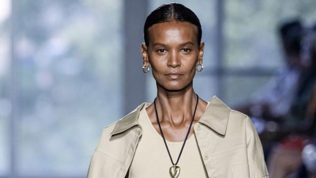 The 5 pieces that a woman should always have in her wardrobe according to  top model Liya Kebede