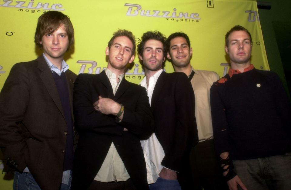 Sie sind die "jüngste" Band im Ü-100-Millionen-Club: Mit dem Album "Songs For Jane" feierten Maroon 5 2002 ihren weltweiten Durchbruch, Schätzungen zufolge hat die Band um Sänger Adam Levine (Mitte) bis heute 120 Millionen Tonträger verkauft. (Bild: Steve Grayson/WireImage)