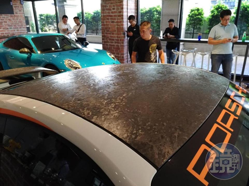 PORSCHE 911 Carrera GTS by TechArt鍛造碳纖維輕量化車頂。