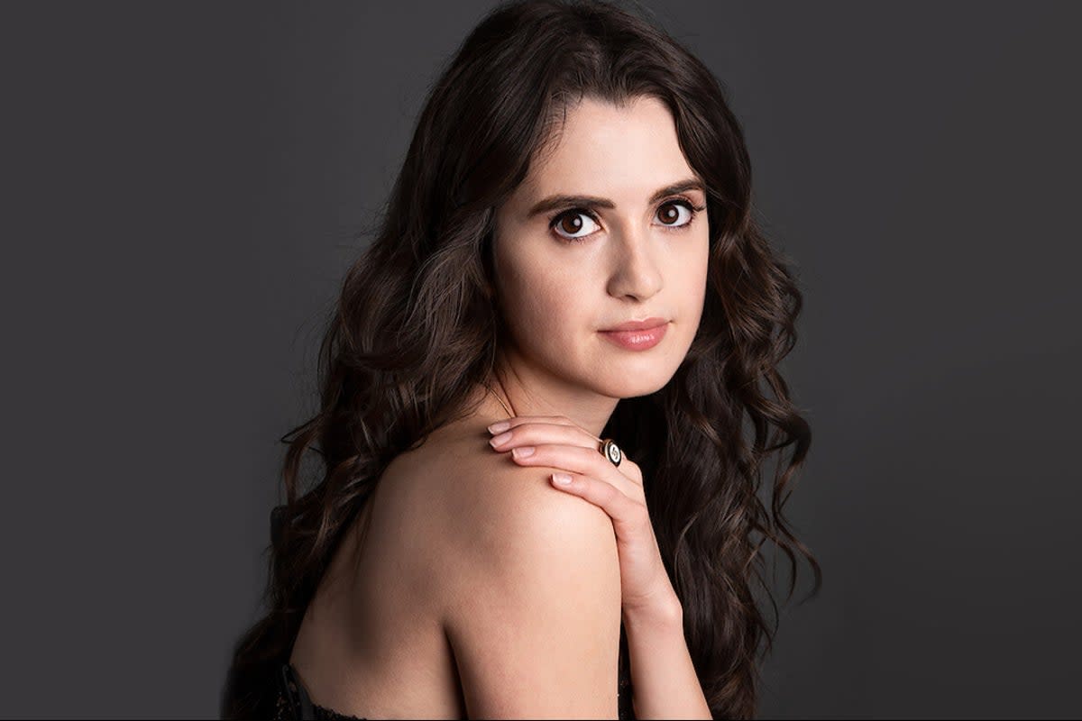 Laura Marano will star in Choose Love  (Netflix)