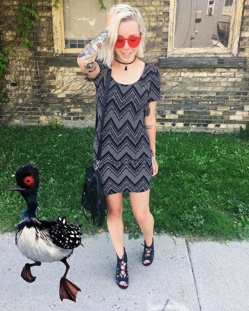 Leslie Disneybounding as the bird Becky from "Finding Dory." (Photo: <a href="https://www.instagram.com/thedisneybound/?hl=en" target="_blank">@TheDisneyBound</a>)