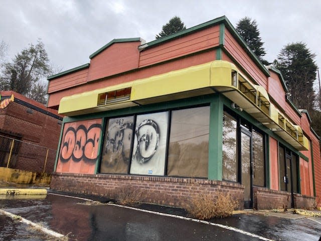 As of March 6, the former Subway at 762 Biltmore Ave. is closed and the building has been sold to a new buyer.