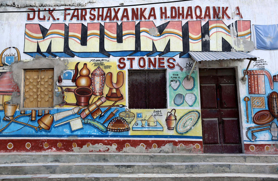 <p>A mural on a shop front shows traditional Somali tools and equipment in Hamarweyne district of Mogadishu, Somalia, June 10, 2017. (Photo: Feisal Omar/Reuters) </p>