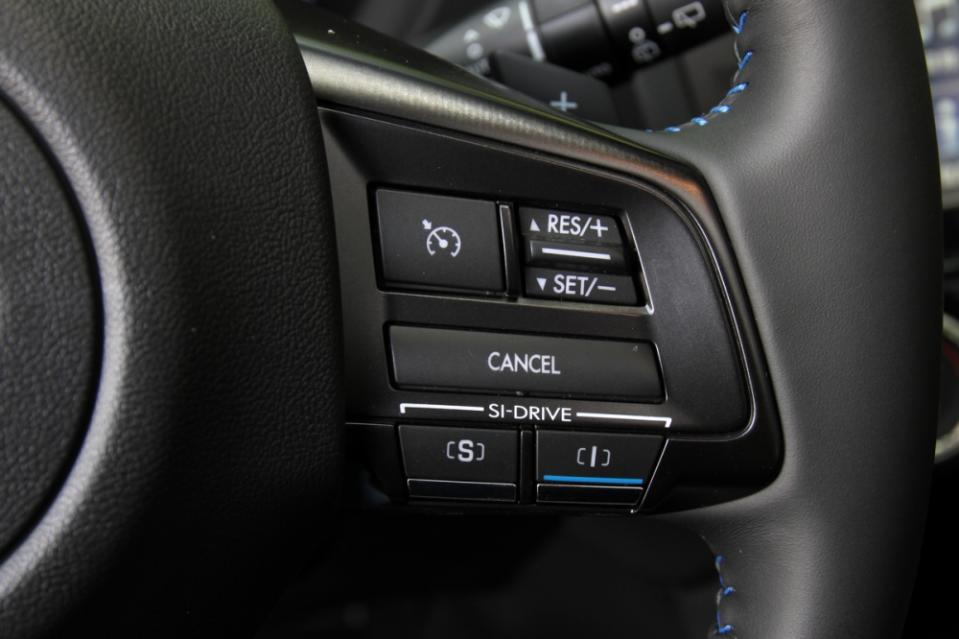 除了附有換檔撥片外，亦提供SI-DRIVE駕駛風格系統，提供更自主且多元的駕馭樂趣