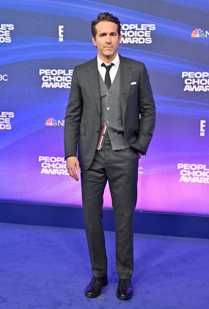 Ryan Reynolds attends the 2022 People's Choice Awards in a suit