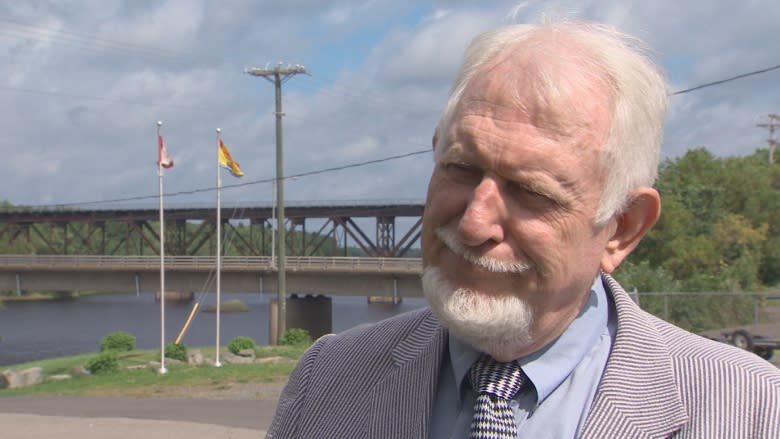 Chipman mayor backs Energy East pipeline as rail traffic jumps