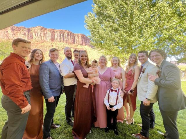 Sister Wives' Janelle Brown's Family Photos With Her, Kody's Kids