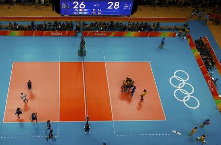 2016 Rio Olympics - Volleyball - Men's Gold Medal Match Italy v Brazil - Maracanazinho - Rio de Janeiro, Brazil - 21/08/2016. Brazil's (BRA) players celebrate winning the second set. REUTERS/Yves Herman