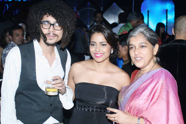 Naseeruddin Shah's son Imaad poses with Shahana and Ratna Pathak Shah.