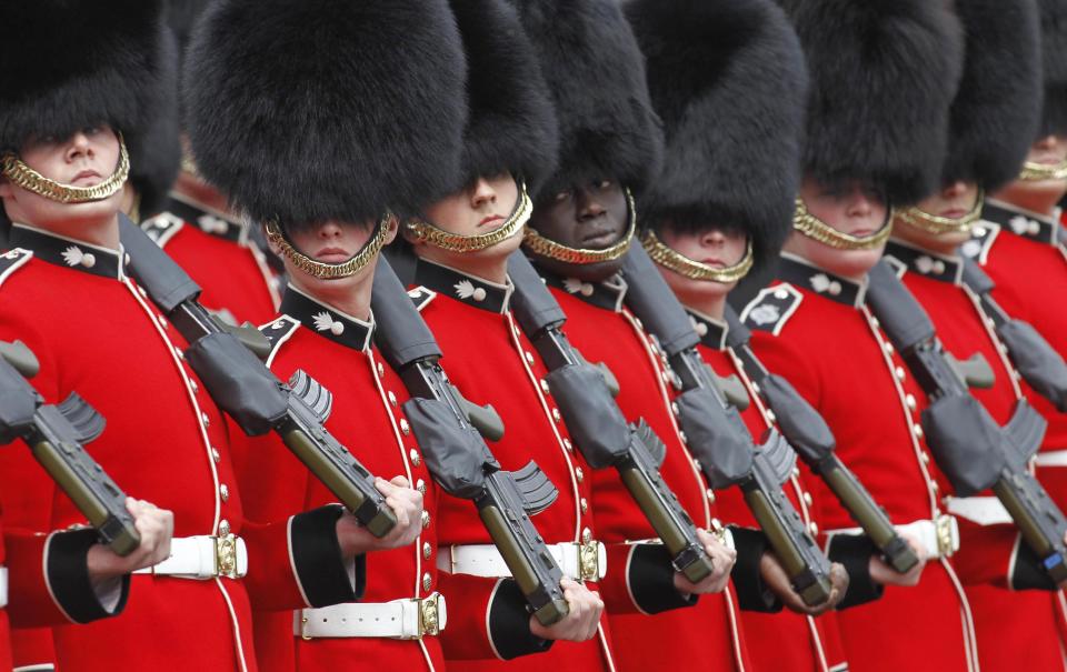 Guardsmen march onto the Mall in London to take up their positions ahead of a formal carriage procession as Britain Queen Elizabeth II returns to Buckingham Palace along the Mall following a thanks giving service and lunch at Westminster Hall Tuesday, June 5, 2012. Four days of Diamond Jubilee celebrations end with a service of thanksgiving at St. Paul's Cathedral for Queen Elizabeth II's 60 years on the throne, followed by a carriage procession and an appearance on the Buckingham Palace balcony. (AP Photo/Sang Tan)