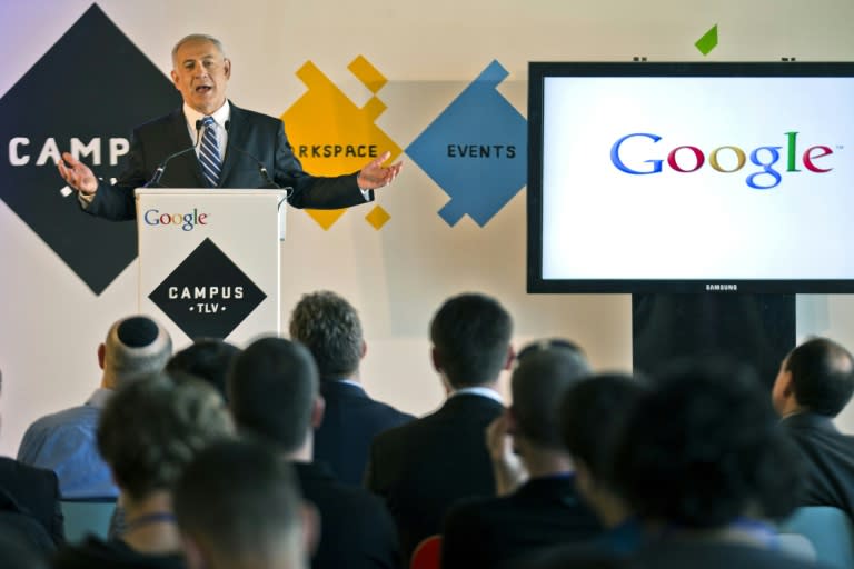 El primer ministro de Israel, Benjamin Netanyahu, presenta un proyecto en la sede de Google en Tel Aviv el 10 de diciembre de 2012 (Jack Guez)