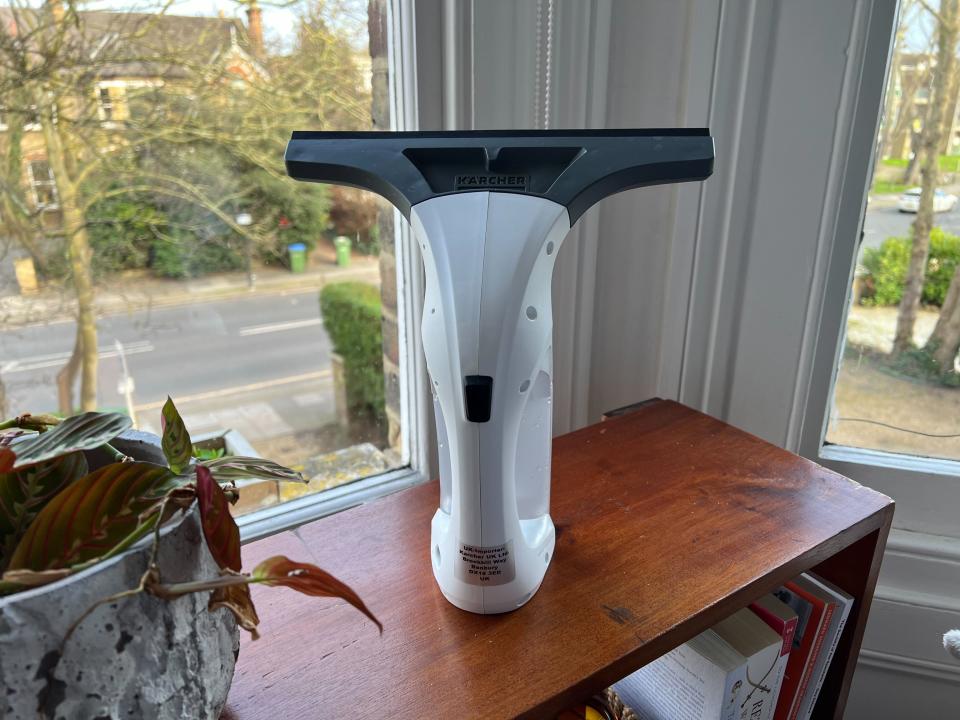 The window vac is very lightweight but is slightly noisy. (Yahoo Life UK)