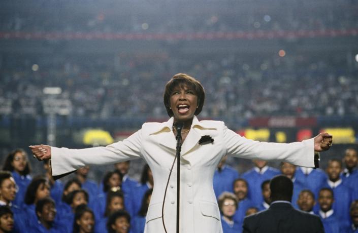 Singer Natalie Cole performs the National Anthem to kick off the 1994 Atlanta, Georgia, Superbowl XXVII football game at the Georgia Dome.&amp;nbsp;