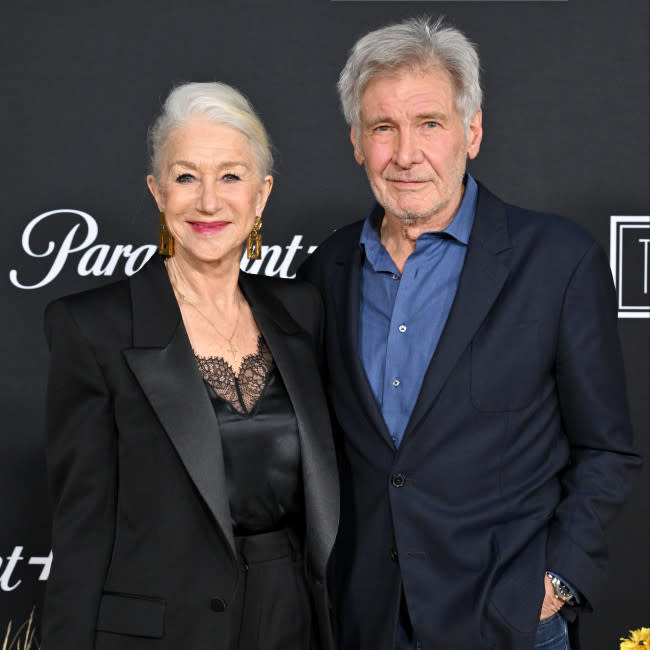 Helen Mirren todavía se siente intimidada por la carrera de Harrison Ford credit:Bang Showbiz