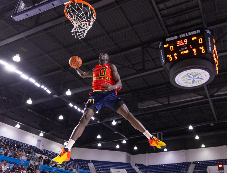 Iowa State commit Omaha Biliew participates in the Powerade Jamfest as part of McDonald&#39;s All-American week on March 27, 2023 in Houston. (Michael Hickey/Getty Images)