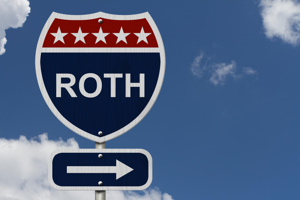 Road sign that says Roth with arrow pointing toward the right