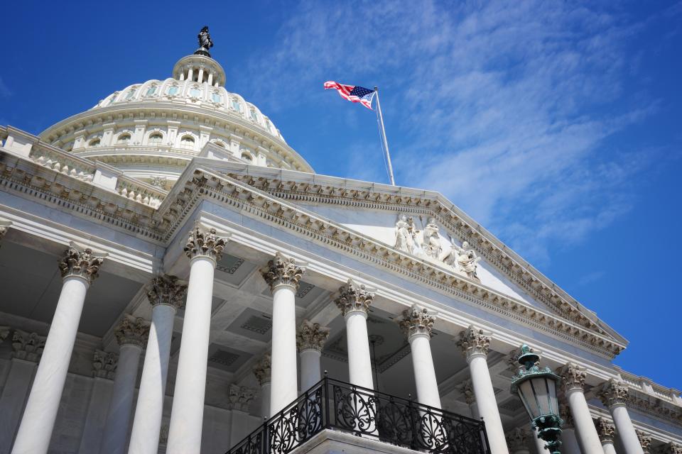 Congress building in DC from the ground view