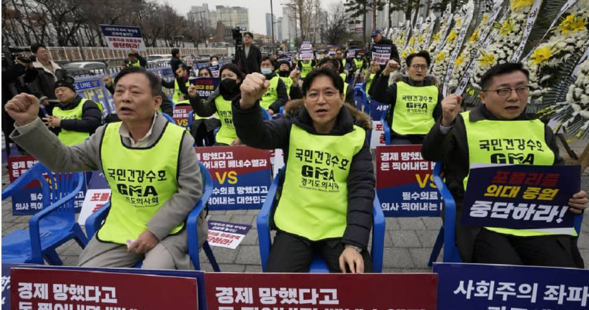 自稱代表韓國14萬名醫師的「韓國醫學會」（Korean Medical Association, KMA）9日宣布，將於6月18日全面停診。（示意圖／達志／美聯社）