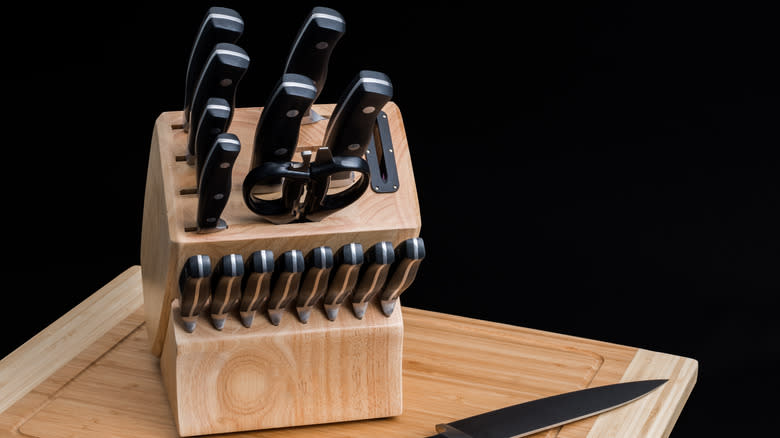 Knives in a knife block