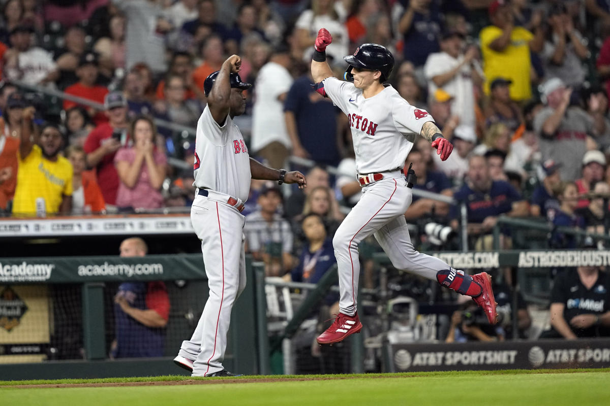 Cleveland, United States. 26th June, 2022. Boston Red Sox Jarren Duran (40)  hits a RBI double in the fourth inning against the Cleveland Guardians at  Progressive Field in Cleveland, Ohio on Sunday