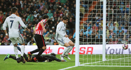 Football Soccer - Spanish Liga Santander - Real Madrid v Athletic Bilbao- Santiago Bernabeu stadium, Madrid, Spain 23/10/16. Real Madrid's Alvaro Morata scores his goal. REUTERS/Andrea Comas