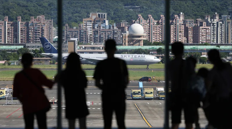 松山機場1月初查獲2名同航班日籍旅客，分別攜帶1000萬、1501萬日圓出境前往日本，因未向海關申報而遭暫時全數沒入。圖為松山機場。（中央社資料照）